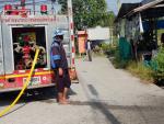 นำรถน้ำมาล้างทำความสะอาดตลาด อบต. และ ถนนบริเวณทางโค้งแยกขึ